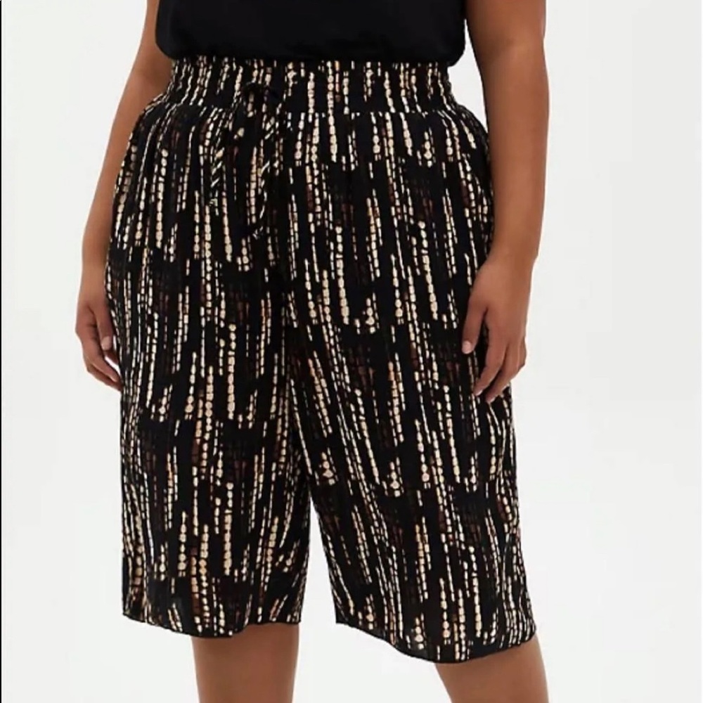 Torrid Black Print Culotte Crop Pants - Size 5
